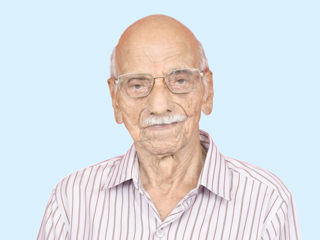 उतारवयातही स्वावलंबी, कार्यरत आणि आनंदी असलेले अलिबाग (रायगड) येथील ६६ टक्के आध्यात्मिक पातळीचे श्री. गणेश महादेव आठवले (वय ९१ वर्षे) !